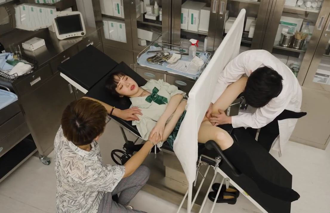 A rencontré un médecin pervers alors qu'il emmenait sa femme pour un examen gynécologique