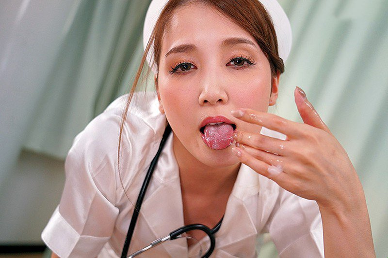 Ayaka Tomoda é a enfermeira safada do ano