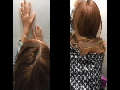 Scopare l'impiegato nel bagno