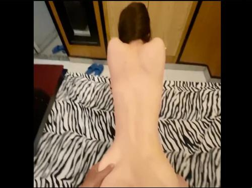 Check out Tan Binh's long-legged model
