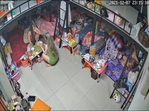 Hackcam van de meisjesslaapzaal deel 1