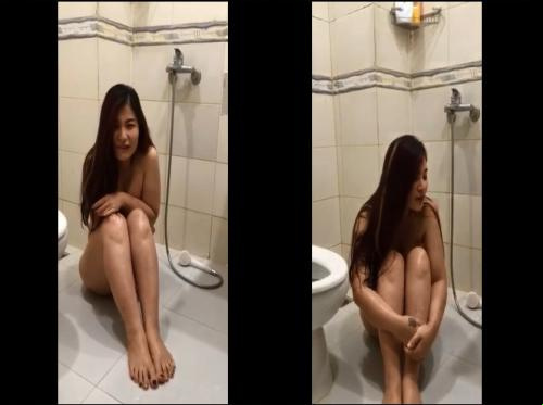 Diam-diam merekamku sedang mandi