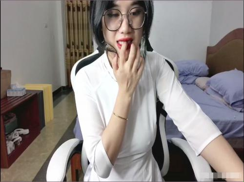 La ragazza sexy ad ao dai è la più calda di novembre
